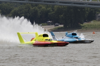 Jimmy Shane & Tom Thompson battle up the front straight in Madison